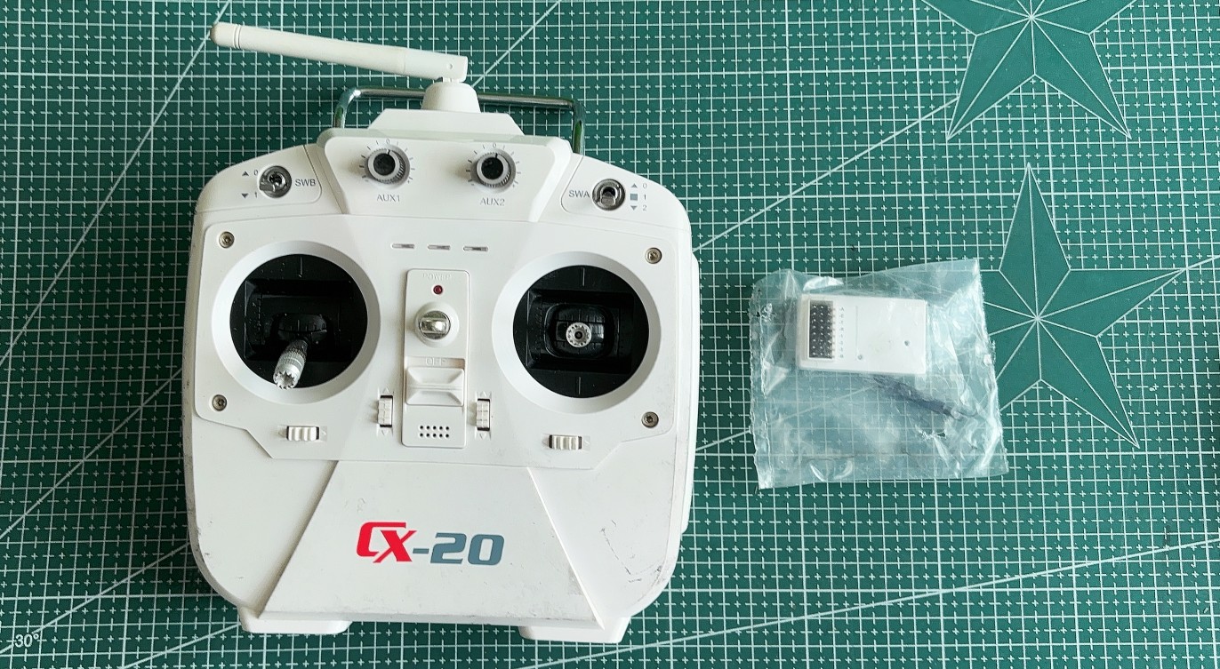 Radio Transmitter 2.4Ghz - 거의 새것과 같은 상태의 2.4GHz 6채널